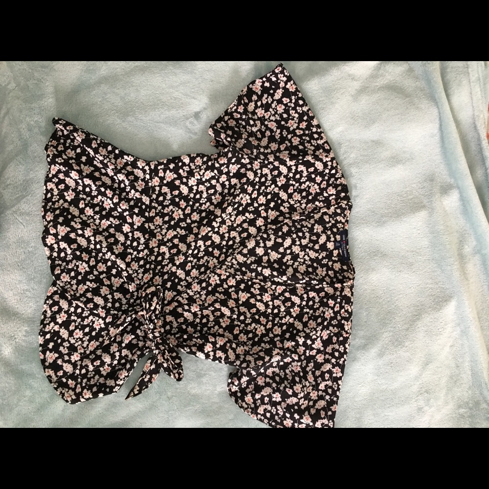 Size small wrap flutter sleeve shirt